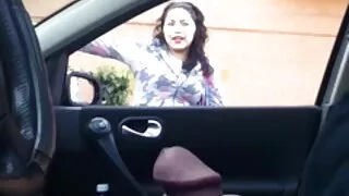 ایک سیاہ ٹیکسی ڈرائیور نے ایک تنگ بلی میں ایک آرام دہ اور پرسکون لڑکی کو کچل فیلم پورن ترجمه فارسی دیا