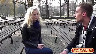 Busty سنہرے بالوں والی گدا دیتا ہے کرنے کے لئے ایک بڑی عمر کے آبنوس کے ساتھ زیباترین بازیگران پورن ایک بہت بڑا ڈک