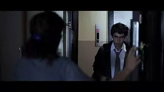 لڑکی پورن استار فیلم نے سمندر کی جنگ کھو دی اور گدا ادا کیا