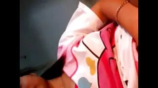 سرخ بالوں والی نے آدمی کو کام کرنے کی اجازت نہیں دی جب تک فیلم پورنو داستانی کہ اس نے اسے بلی میں پھینک دیا