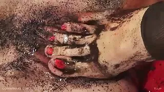 سنہرے بالوں والی بیوی ایک پتلی mulatto جوانترین پورن استار کے ساتھ ایک شوہر threesome ہے