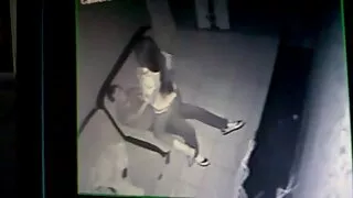 Loll ہونٹ ہونٹوں نے انڈرویئر پر کوشش کرتے ہوئے کورئیر کو بہکایا فیلم پورن زندان زنان
