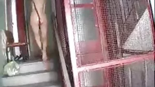 سنہرے بالوں والی ایک ہڈ میں ایک بڑا آبنوس ڈک کی کوشش کرتا بهترین پورن ۲۰۱۸ ہے