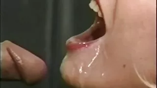 Busty hussy آخر کی طرف سے ایک هالیوود پورن سفاکانہ اٹھا میں ایک وین